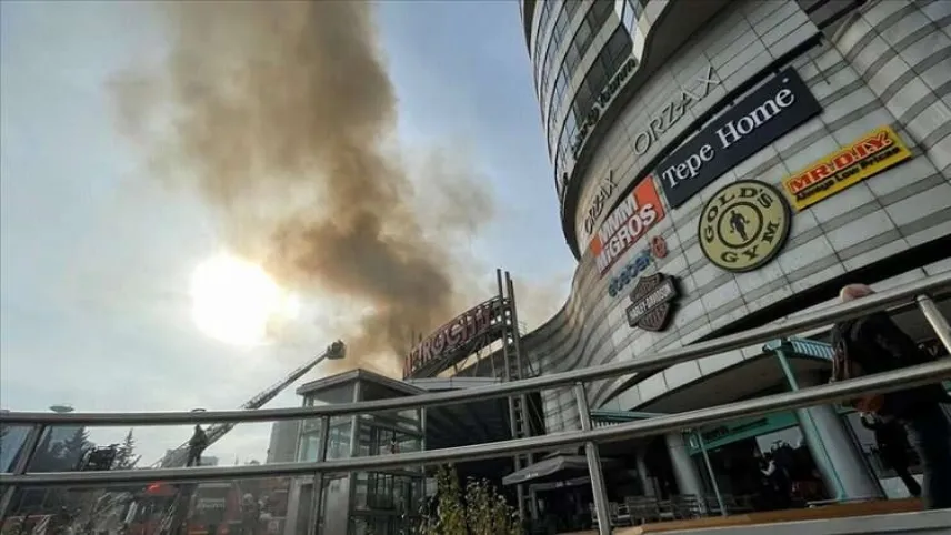İstanbul'da bir AVM'de çıkan yangın kontrol altına alındı haberinin görseli