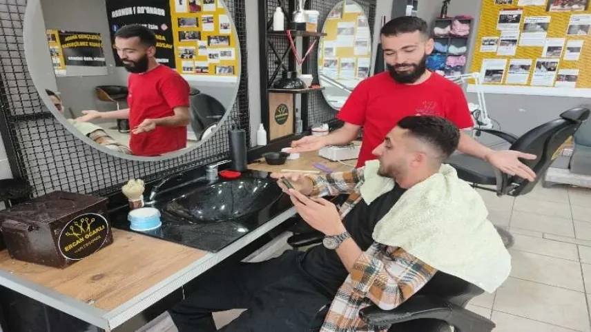 Oyun bağımlısı genç berberi çıldırttı haberinin görseli