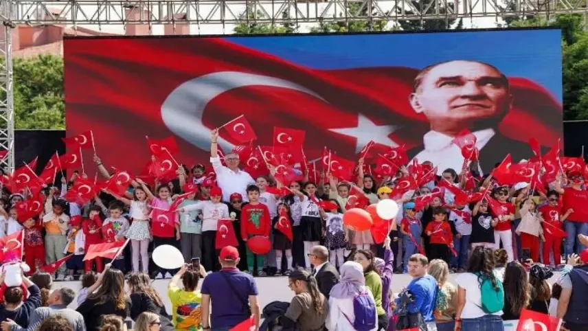Gaziemirli çocuklar 23 Nisan'ı coşkuyla kutladı haberinin görseli