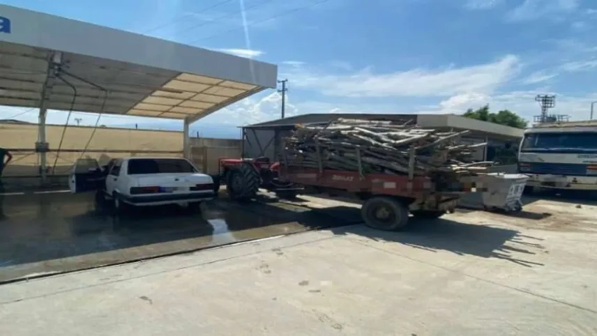 Kamu kurumuna ait 10 ton odunu çalamadan yakalandılar haberinin görseli