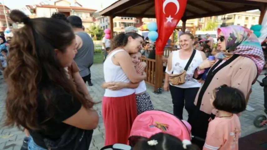 Selçuk'ta şenlikli park açılışı haberinin görseli