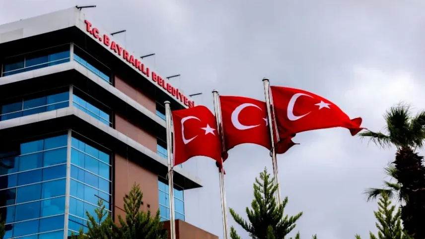 Bayraklı Belediyesi sorunlara çözüm oluyor haberinin görseli
