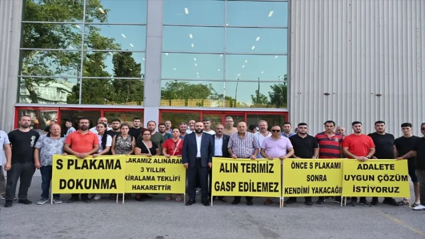 İzmir'de "S Plaka" ihalesi mağduru olduğunu iddia eden gruptan basın açıklaması haberinin görseli