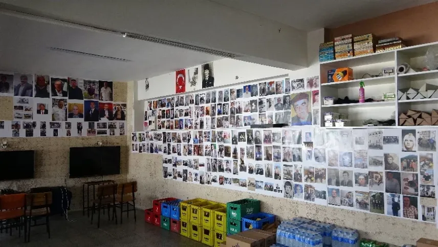 Denizli'de bu kıraathaneyi görenler hayrete düşüyor haberinin görseli