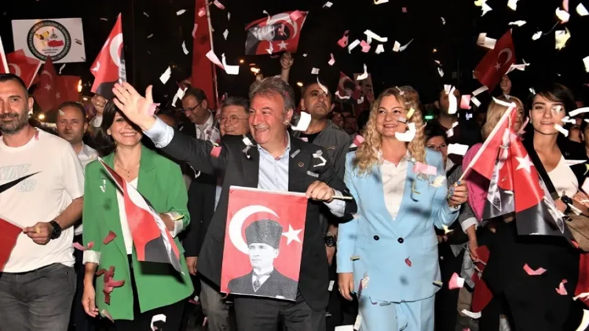 Bornova’da Ay- yıldızlı renklere boyanacak haberinin görseli