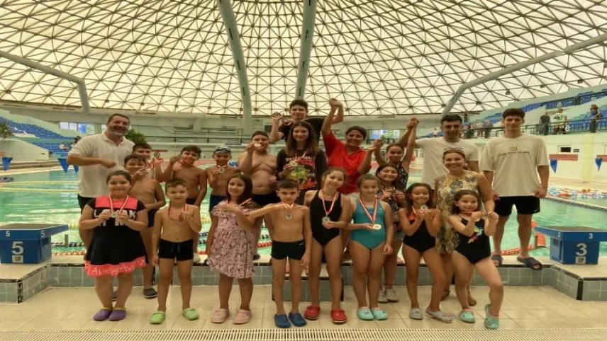 EÜ Spor Kulübü 7’den 70’e herkesi yüzmeye teşvik ediyor haberinin görseli