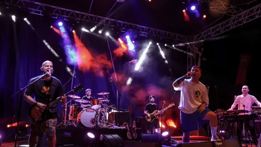 Athena, İzmir’de konser verecek haberinin görseli