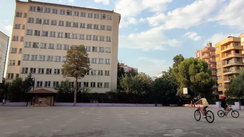 Mahalleli tedirgin: Yıkılmasını istiyoruz haberinin görseli