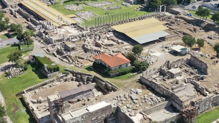 İzmir'de “Bir Günde 8500 Yıl Turu” ile geçmişe yolculuk haberinin görseli