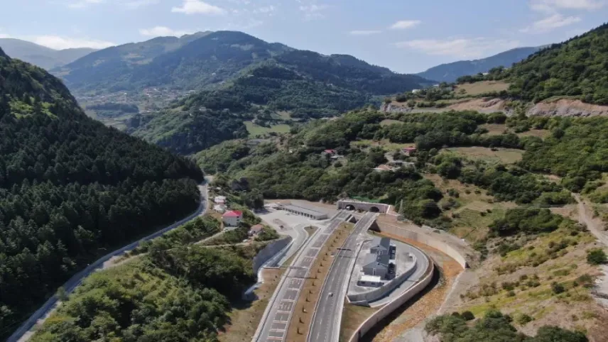 Zigana Tüneli’nden 600 bin araç geçiş yaptı haberinin görseli