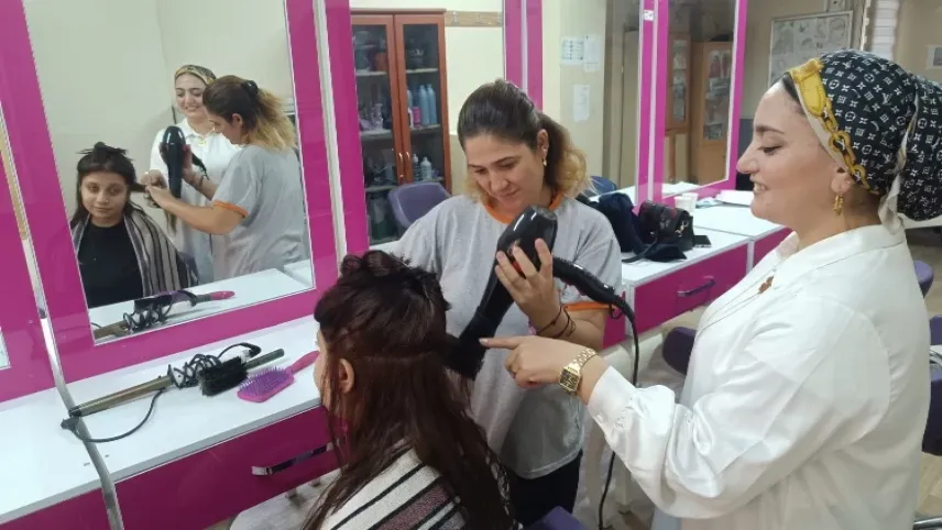 Şehzadeler Halk Eğitim Merkezi'nde yeni ustalar yetişiyor haberinin görseli