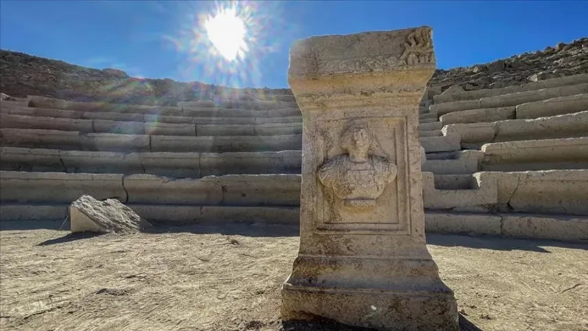 Savatra Antik Kenti'nde bulunan sunak, 1800 yıl öncesine ışık tutuyor haberinin görseli