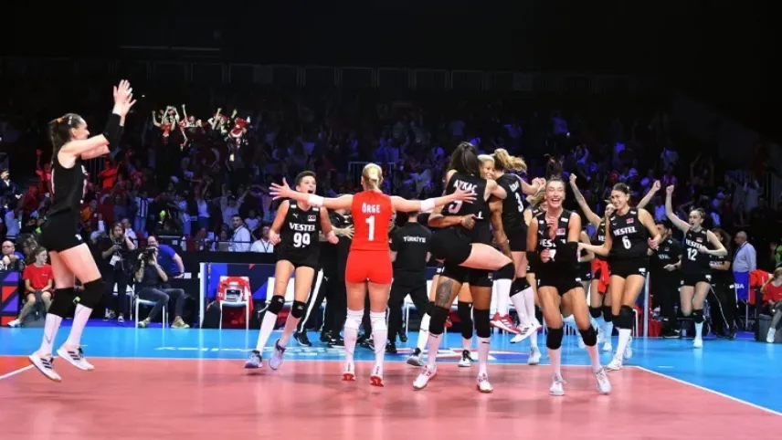 Türkiye-Peru voleybol maçı ne zaman?  Türkiye Peru maçı hangi kanalda? Filenin Sultanları madalya peşinde haberinin görseli