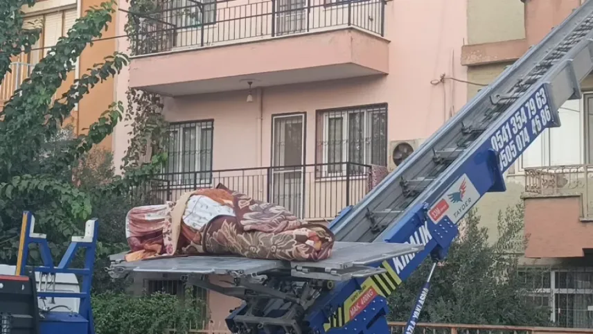 Ağır kilosu yüzünden cenazesi yük asansörüyle taşındı haberinin görseli