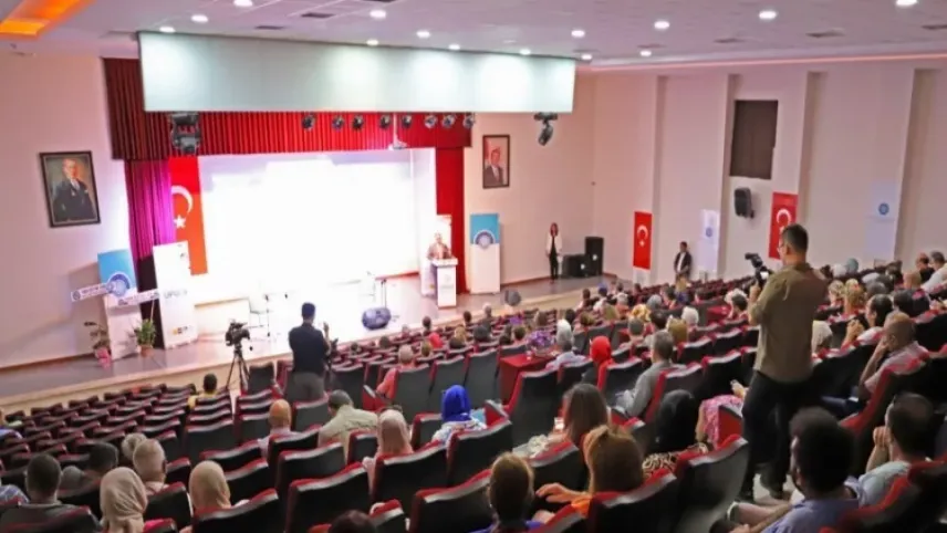Gediz Atatürk Ortaokulu sempozyuma katıldı haberinin görseli