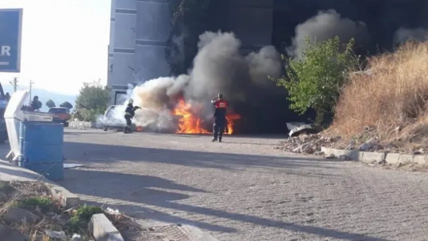 Muğla'da 3 araç alev alev yandı haberinin görseli