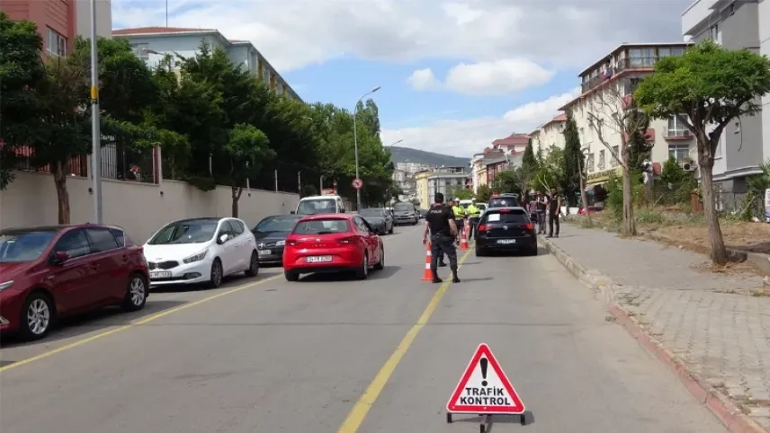 Durdurulan taksideki bir yolcuda uyuşturucu ele geçirildi haberinin görseli