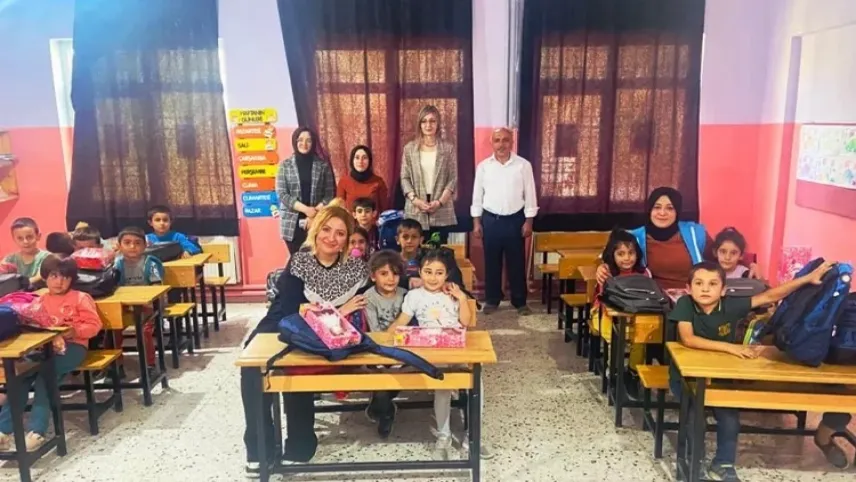 Kahramanmaraş’ta öğrencilere kırtasiye desteği haberinin görseli