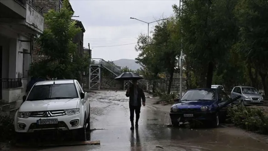 Kötü hava koşulları Yunanistan'ı etkisi altına aldı haberinin görseli