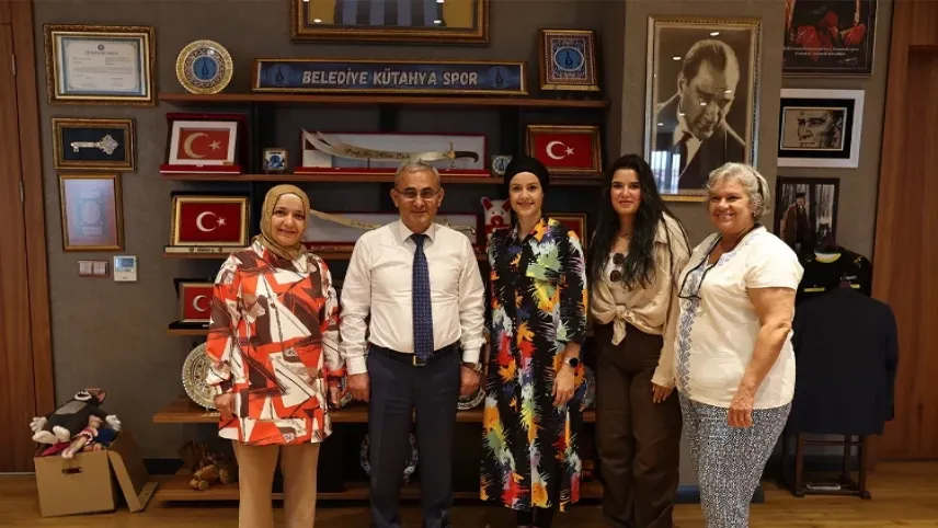 Kütahya Belediyesi'nden “Kadınlar Örüyor, Çocuklar Gülüyor” projesi haberinin görseli