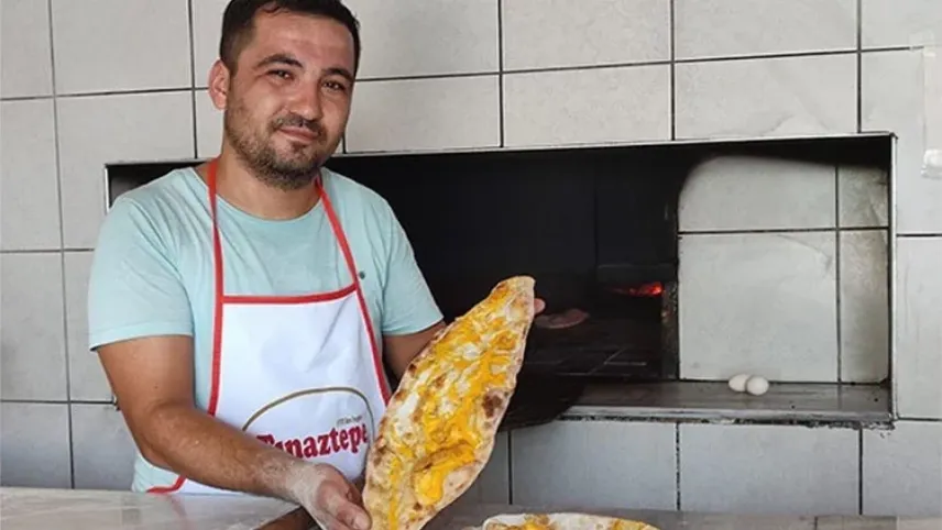 400 yıldır hazırlanan pideler 8 saatte tükeniyor haberinin görseli