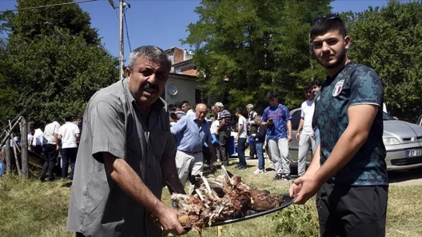 Kastamonu halkı asırlık "kuyu kebabı" geleneğini yaşatıyor haberinin görseli