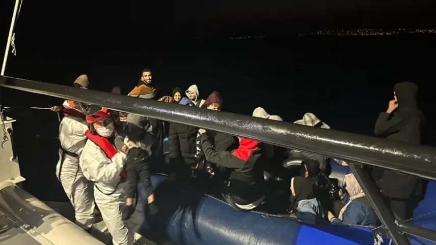 Düzensiz göçmenler mobil radara yakalandı haberinin görseli