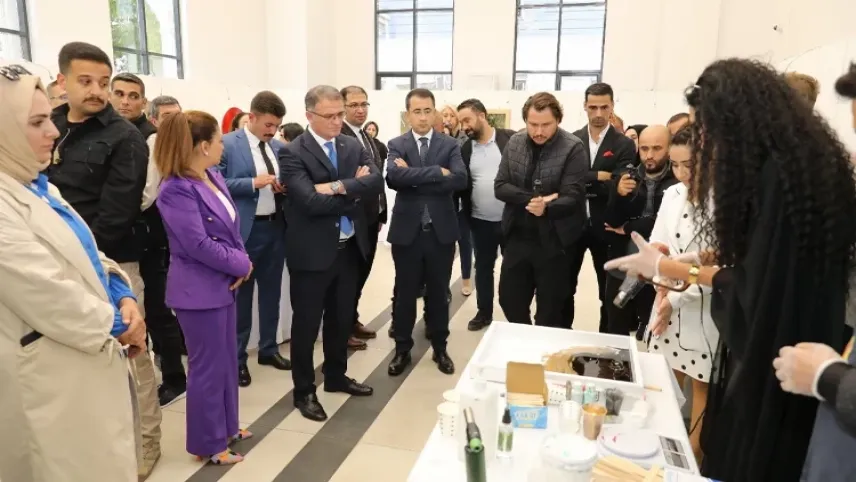 Van'da ‘ışıltının ahengi’ sergisi haberinin görseli