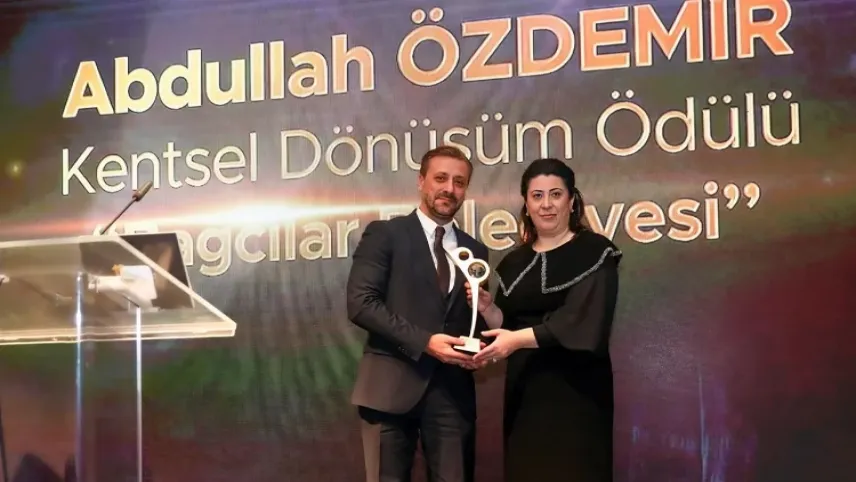 Başkan Özdemir'e kentsel dönüşüm ödülü haberinin görseli