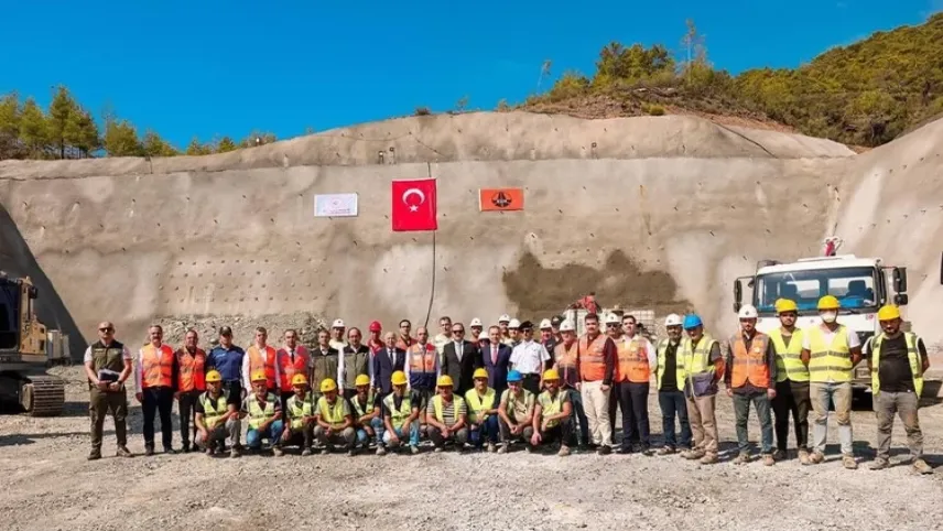 Akdeniz Sahil Yolu projesi hızla sürüyor haberinin görseli