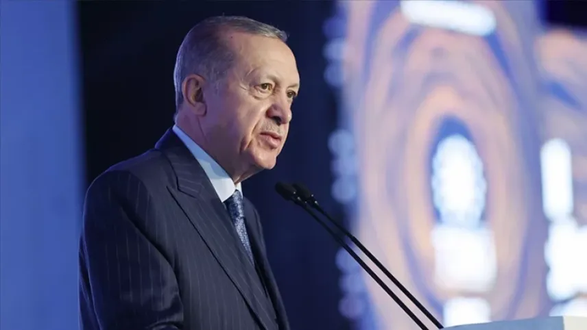 Cumhurbaşkanı Erdoğan: Deprem konutlarının hak sahiplerine teslimine başlayacağız haberinin görseli
