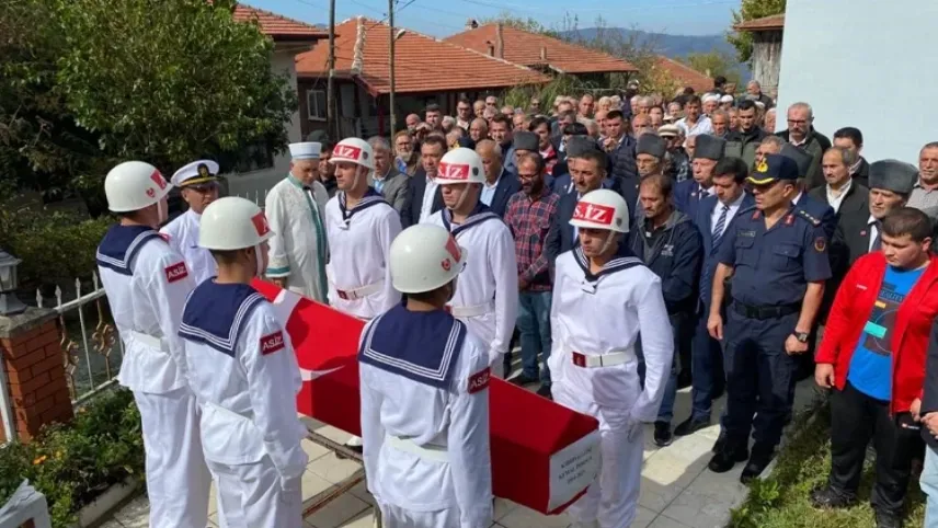 Kıbrıs Gazisi son yolculuğuna uğurlandı haberinin görseli