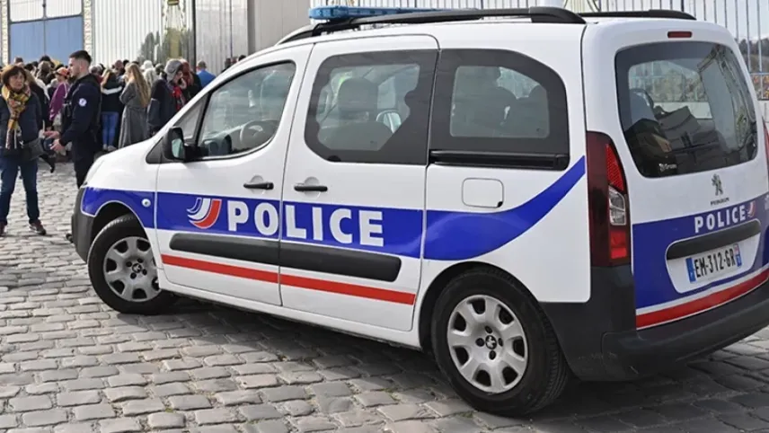 Fransa'da 6 havalimanı bomba ihbarı nedeniyle boşaltıldı haberinin görseli