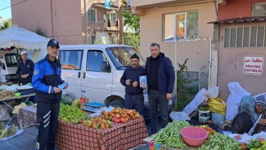 Kütahya'da pazar esnafı dolandırıcılığa karşı bilgilendirildi haberinin görseli