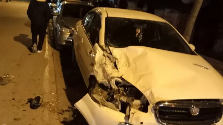 Bolu'da park halindeki 2 otomobile çarptı haberinin görseli