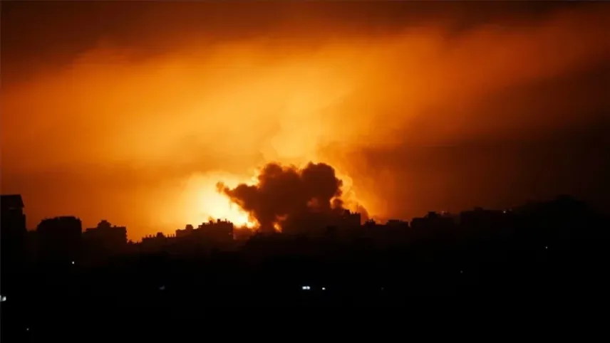 İsrail,  Gazze'ye gece boyunca 100 saldırı düzenledi haberinin görseli