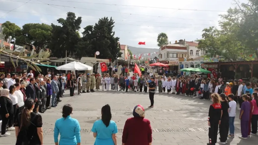 Foça'da 100.Yıl coşkusu! haberinin görseli