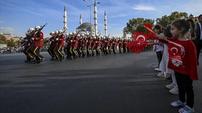Başkentte Cumhuriyet'in 100. yılında resmi geçit töreni haberinin görseli