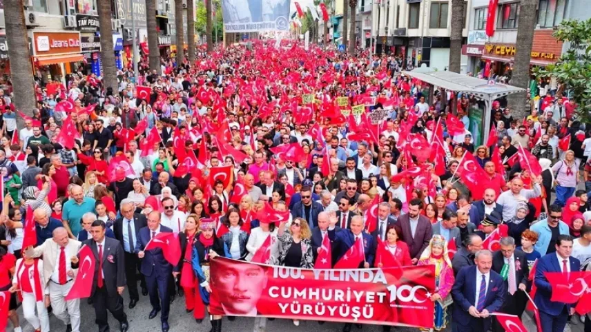 Denizli'de "Cumhuriyet Yürüyüşü" düzenlendi haberinin görseli