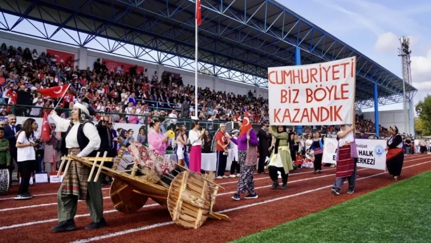 Seferihisar'da denizde ve karada 100'üncü yıl coşkusu haberinin görseli