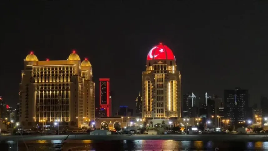 Katar'ın sembolik binalarına Türk bayrağı yansıtılacak haberinin görseli