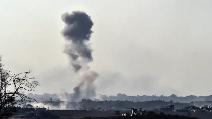İsrail Gazze’yi aralıksız bombalıyor haberinin görseli