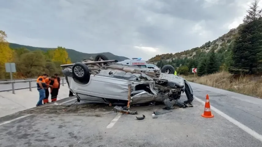 Kütahya'da feci kaza: Minibüs sürücüsü hayatını kaybetti haberinin görseli