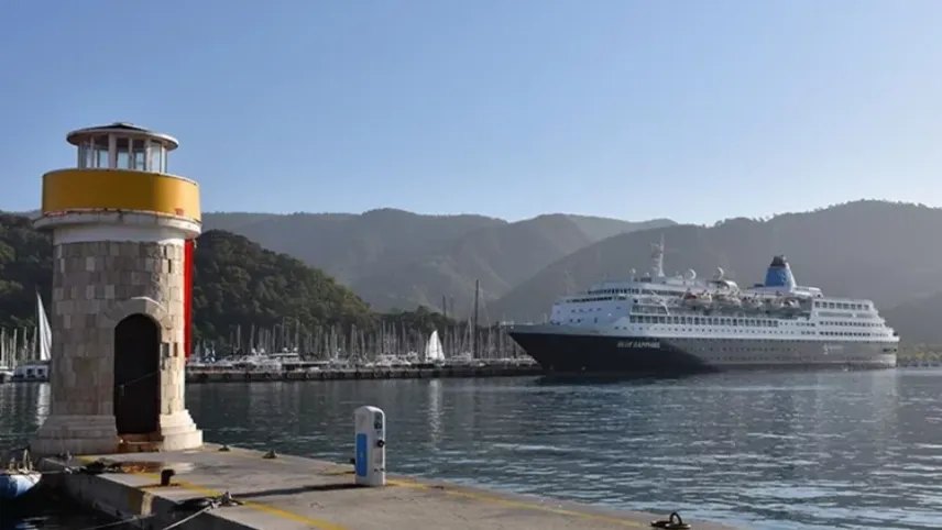 Lüks gemiler kışlama için Marmaris’e demirlediler haberinin görseli