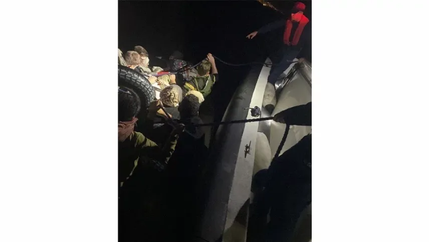 Bodrum'da lastik bot durduruldu düzensiz göçmenler yakalandı haberinin görseli