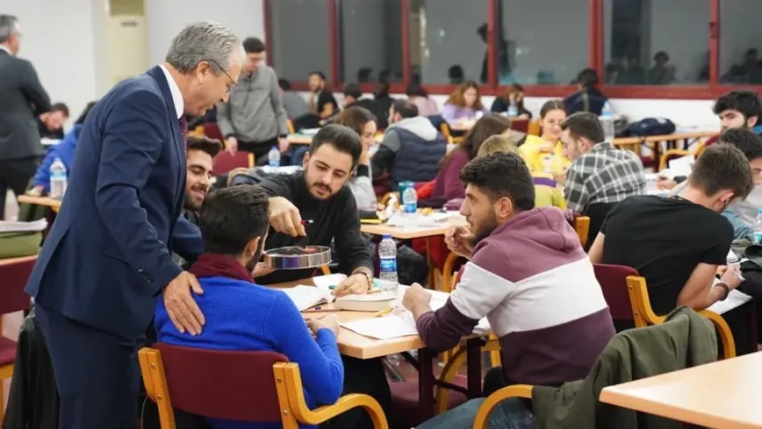 Ege Üniversitesi Merkez Kütüphanesi öğrencilerin vazgeçilmezi oldu haberinin görseli