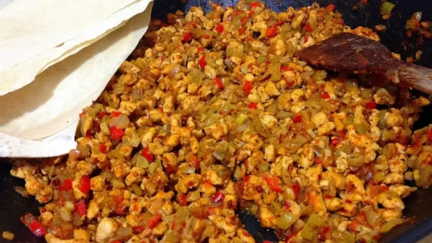 Tavuk tantuni nasıl yapılır? Yemeye doyamayacağınız mersin tantuni tarifi haberinin görseli