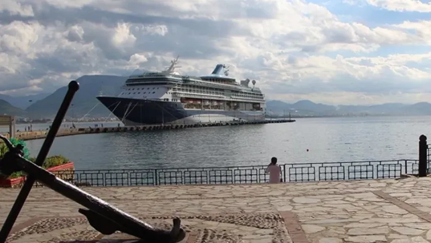 Kruvaziyer gemisi Marella Discovery 2 Alanya Limanı'na demirledi haberinin görseli