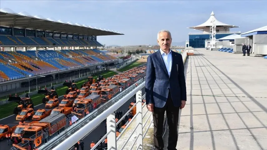 Abdulkadir Uraloğlu: Doğru lastik seçimi sizi yola ve hayata bağlar haberinin görseli