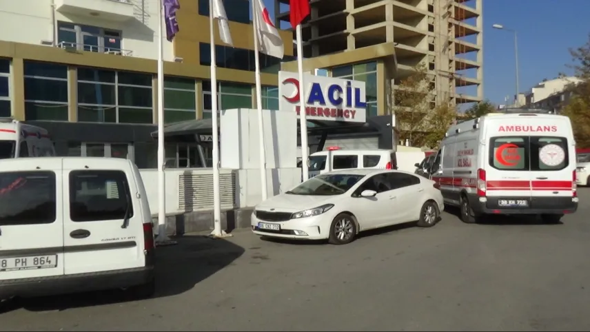 13 yaşındaki çocuk doktorla tartıştı, ortalığı ayağa kaldırdı! haberinin görseli